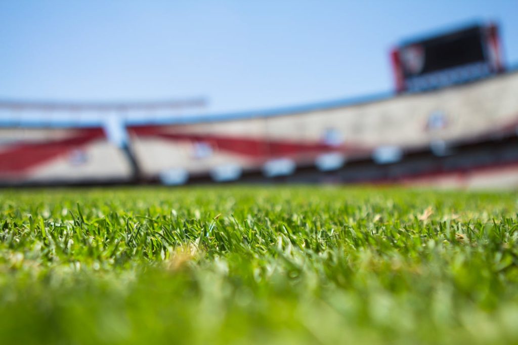 jogadores trocam de clubes