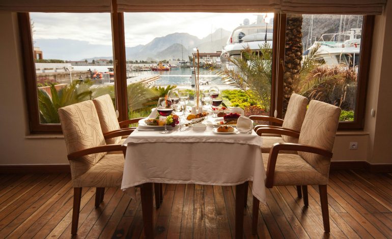 Buffet na sala de jantar: como escolher o modelo ideal e usá-lo para valorizar a decoração